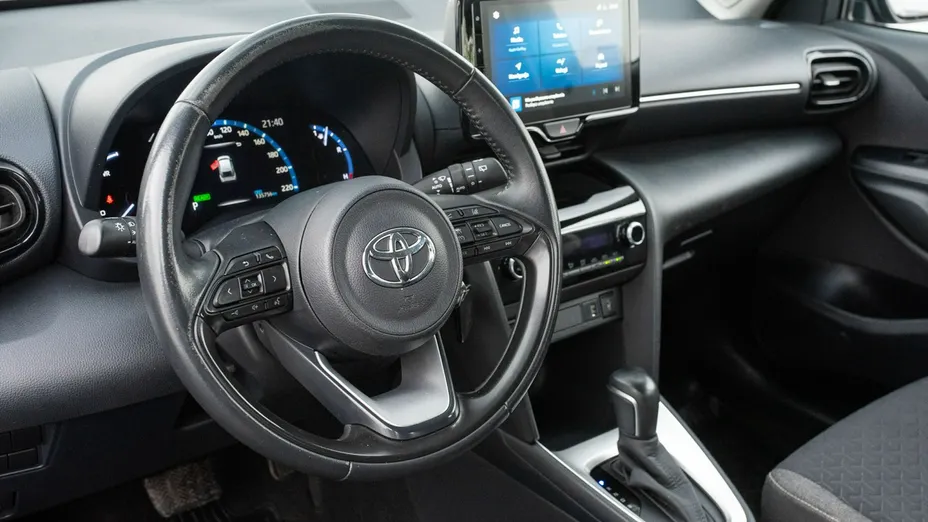 TOYOTA Yaris Cross -