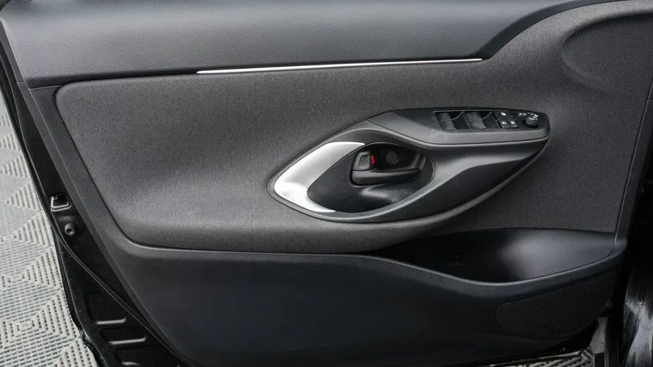 TOYOTA Yaris Cross -