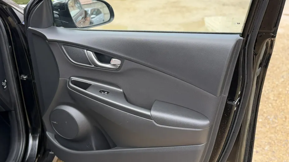 HYUNDAI Kona -
