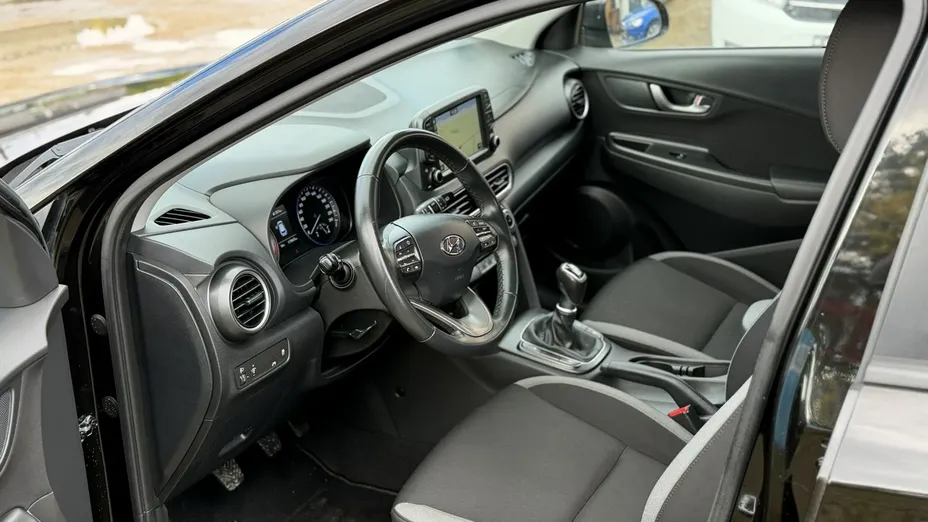 HYUNDAI Kona -