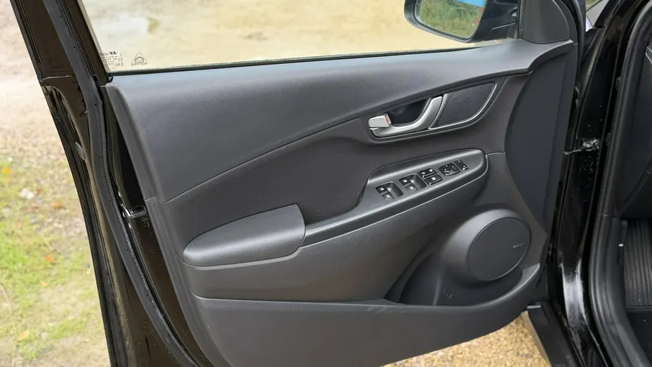 HYUNDAI Kona -