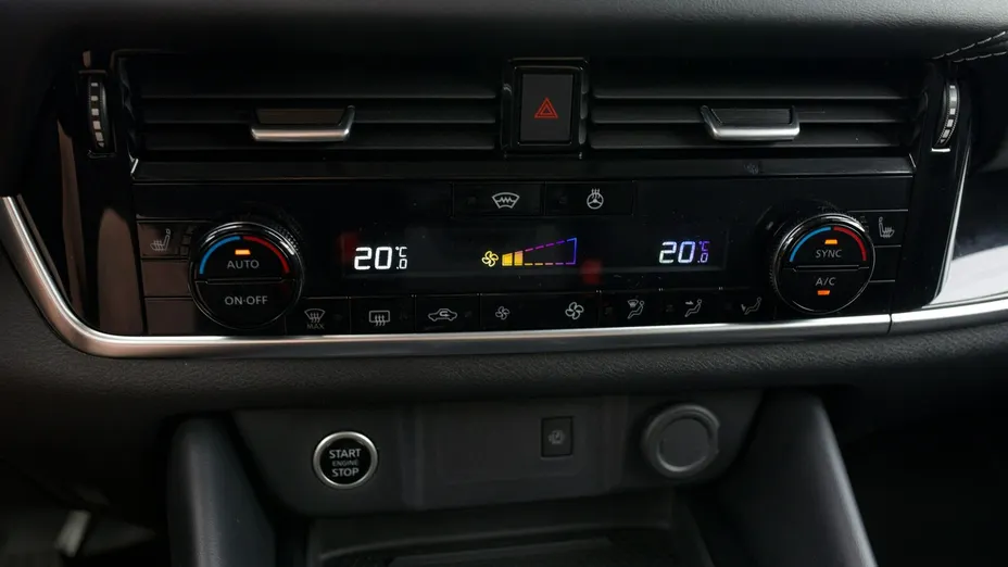 NISSAN Qashqai -