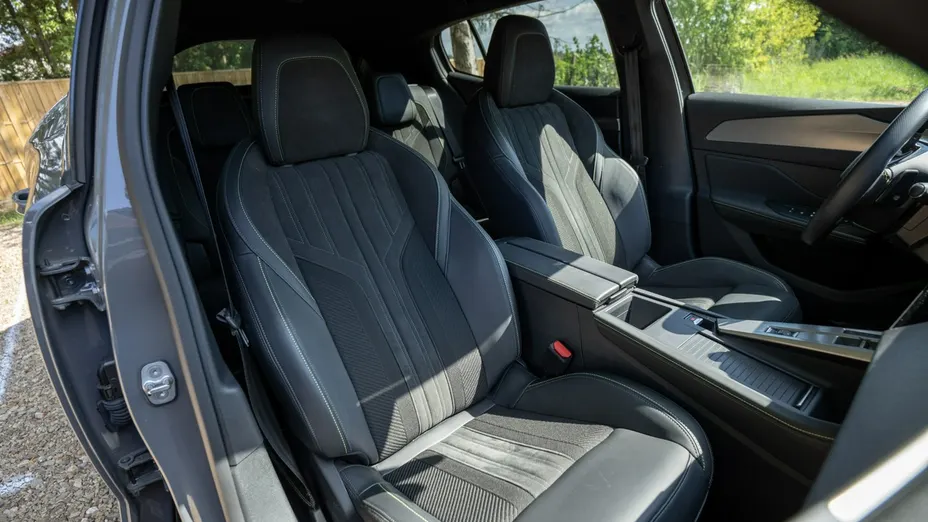 PEUGEOT 408 -
