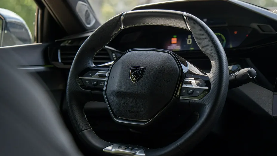 PEUGEOT 408 -