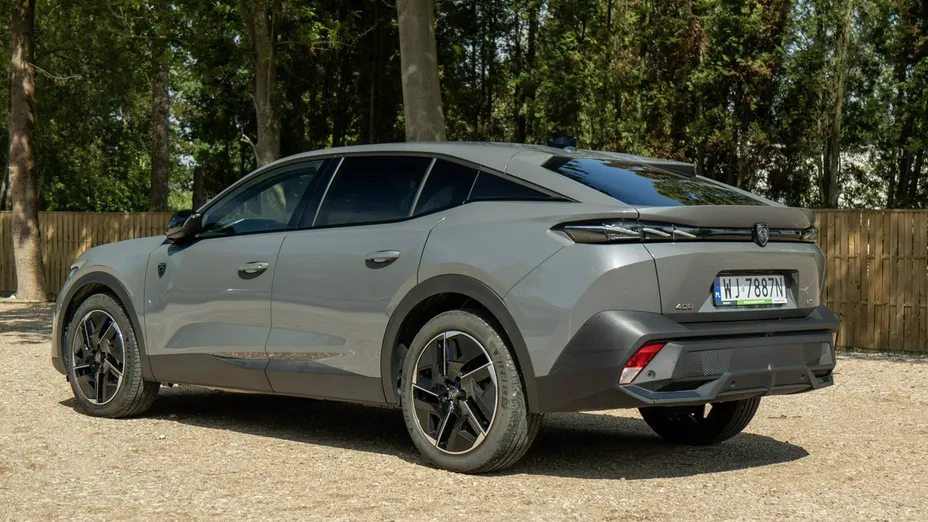 PEUGEOT 408 -