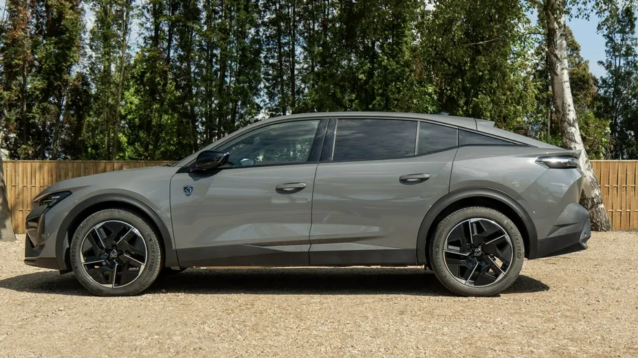 PEUGEOT 408 -