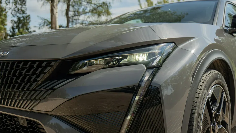 PEUGEOT 408 -