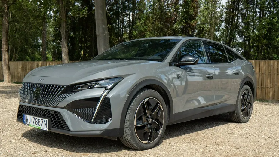 PEUGEOT 408 -