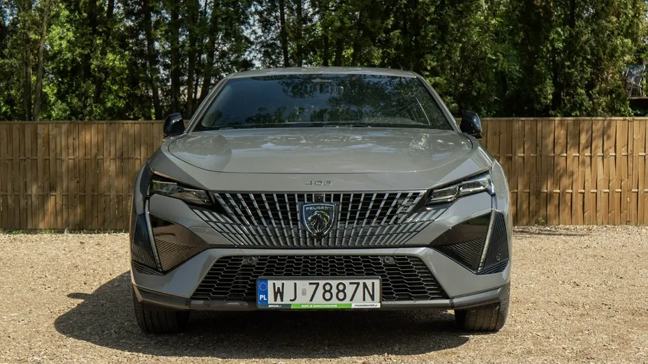 PEUGEOT 408 -