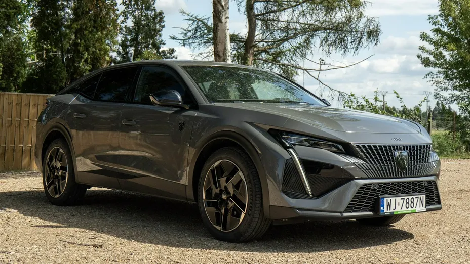 PEUGEOT 408 -