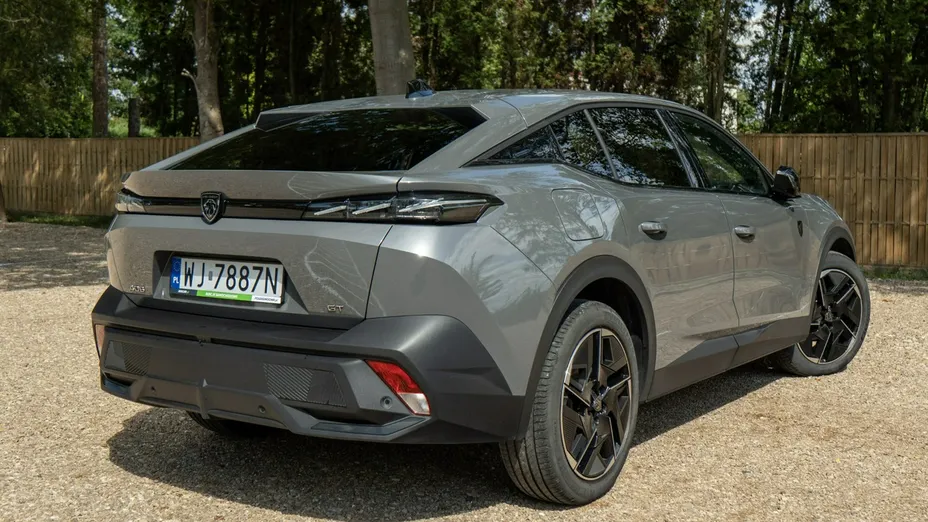 PEUGEOT 408 -