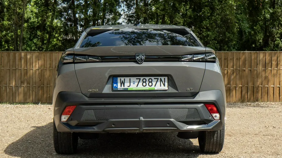 PEUGEOT 408 -