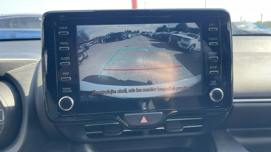 TOYOTA Yaris -