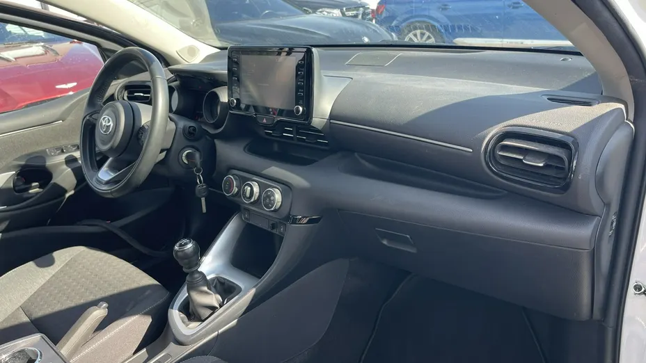 TOYOTA Yaris -
