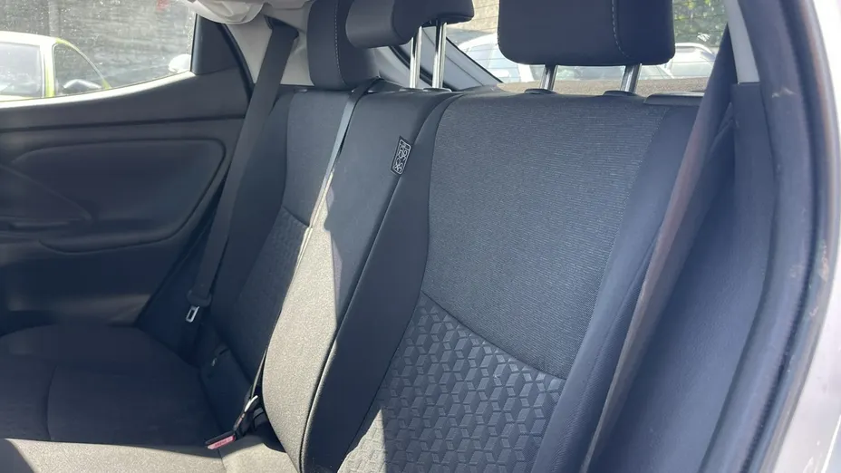 TOYOTA Yaris -