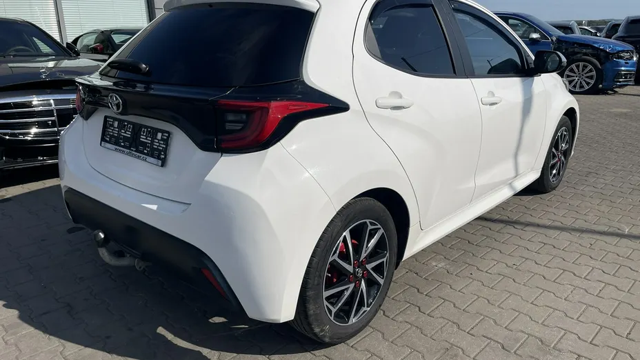 TOYOTA Yaris -