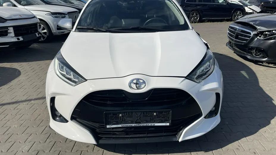 TOYOTA Yaris -
