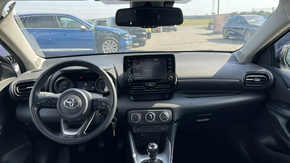 TOYOTA Yaris -