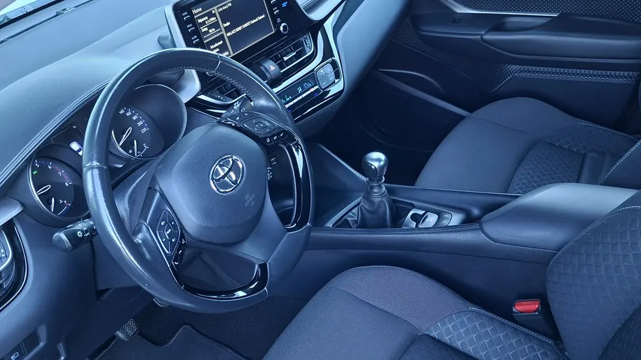 TOYOTA C-HR -