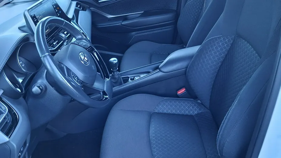 TOYOTA C-HR -