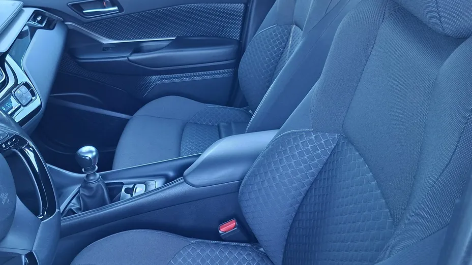 TOYOTA C-HR -