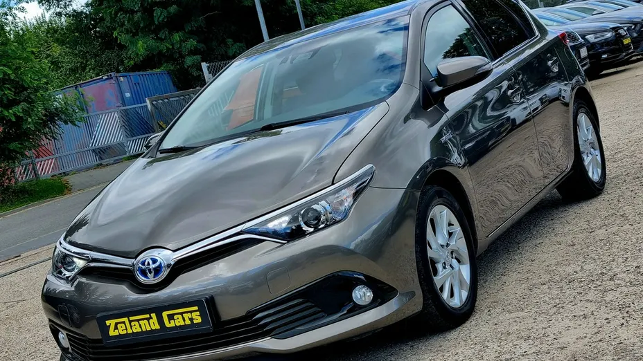 TOYOTA Auris -
