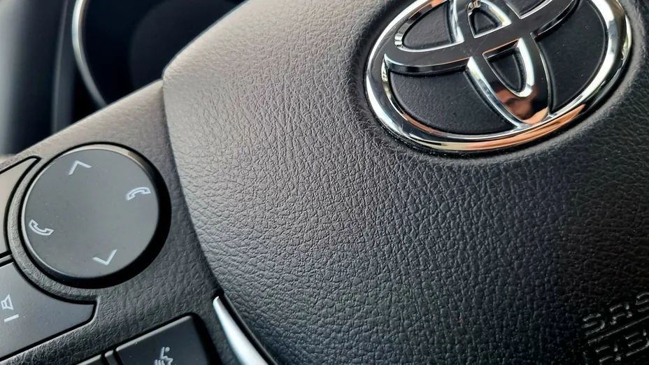 TOYOTA Auris -