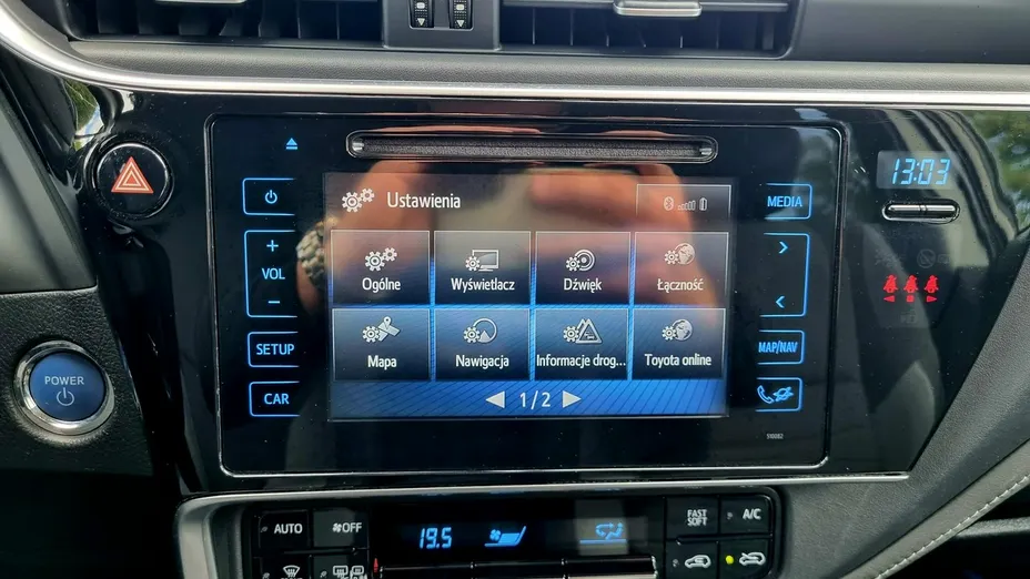 TOYOTA Auris -