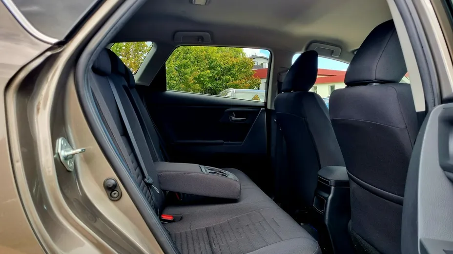 TOYOTA Auris -