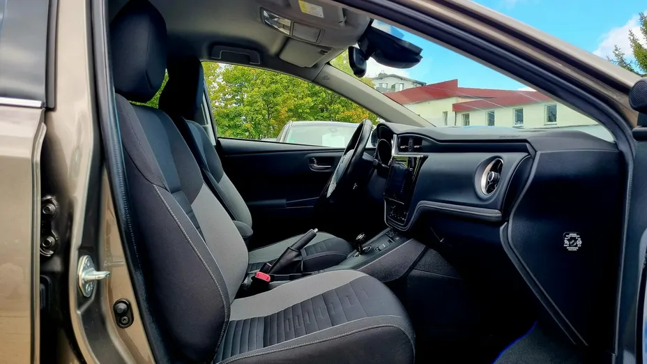 TOYOTA Auris -