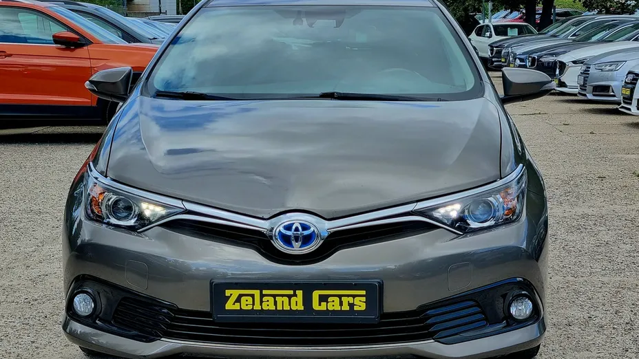 TOYOTA Auris -