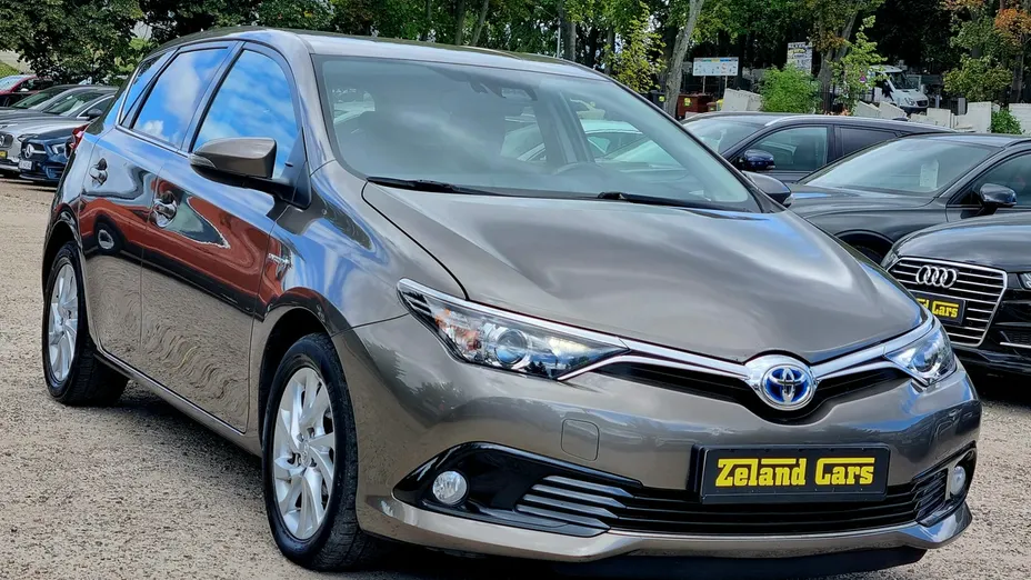 TOYOTA Auris -