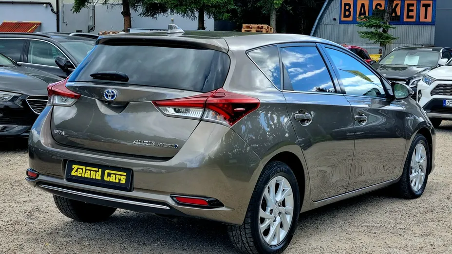 TOYOTA Auris -