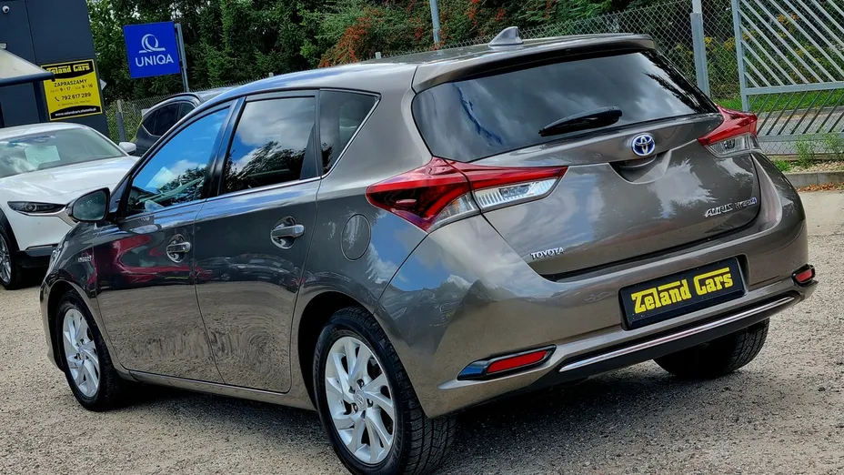 TOYOTA Auris -