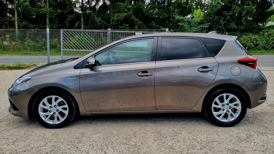 TOYOTA Auris -