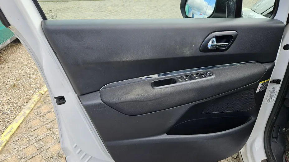 PEUGEOT 3008 -