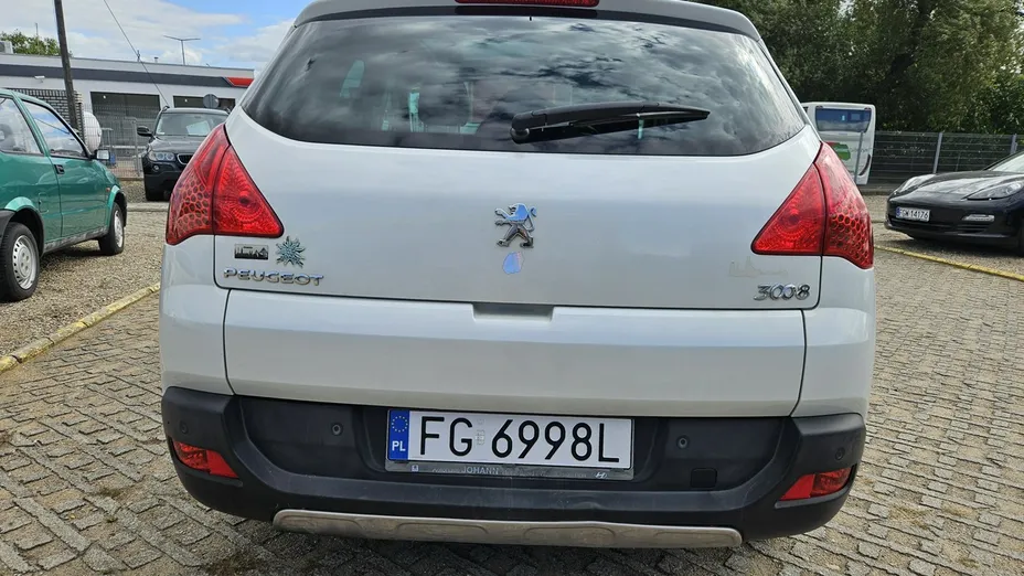 PEUGEOT 3008 -