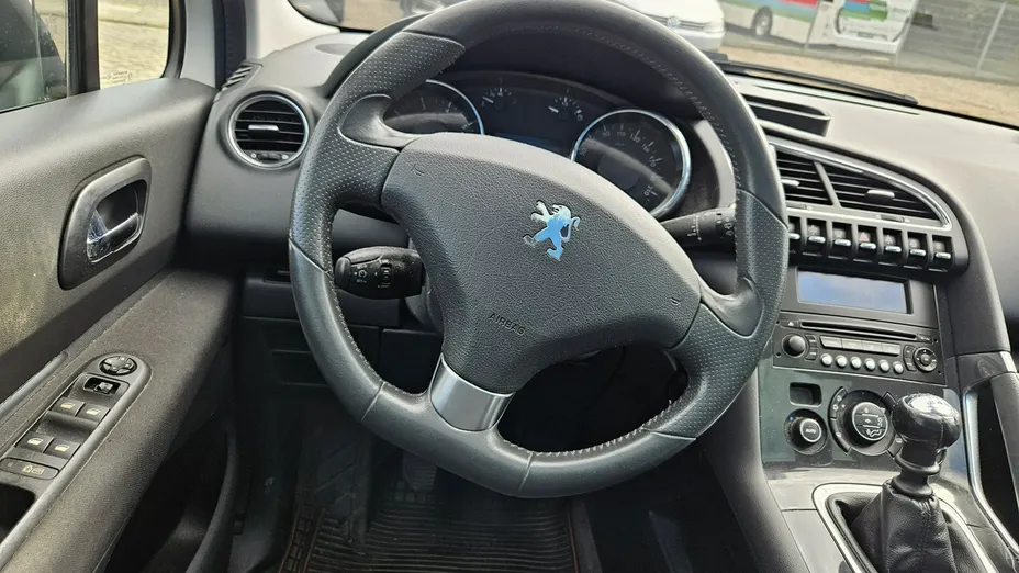 PEUGEOT 3008 -