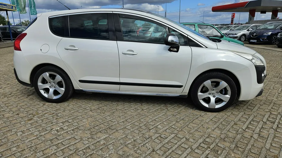 PEUGEOT 3008 -