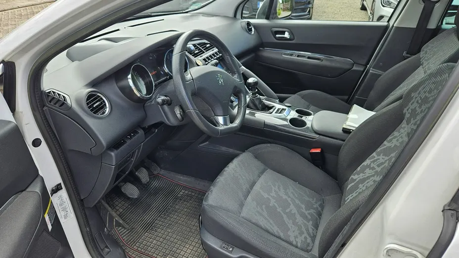 PEUGEOT 3008 -