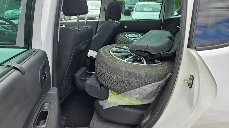 PEUGEOT 3008 -