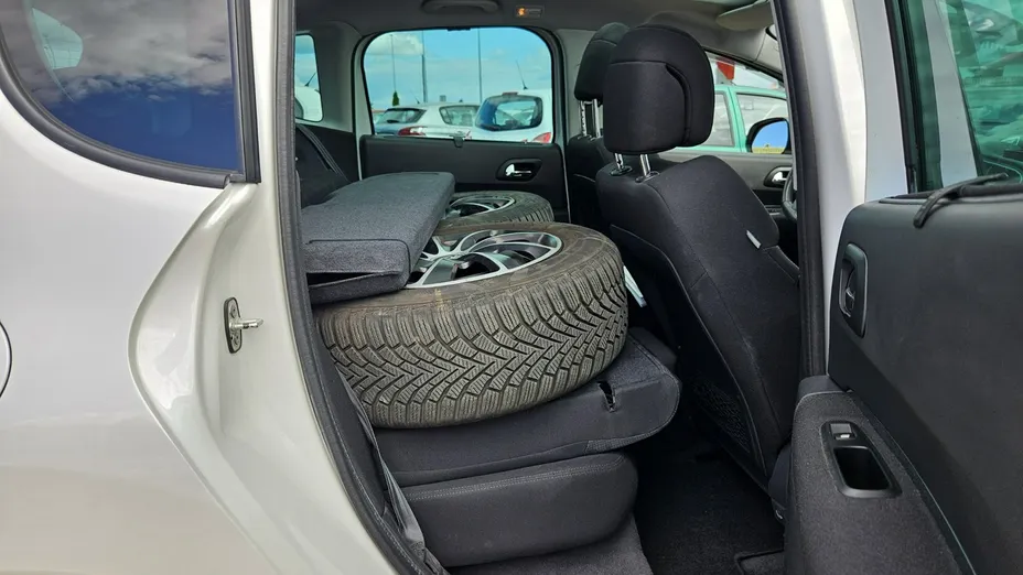 PEUGEOT 3008 -