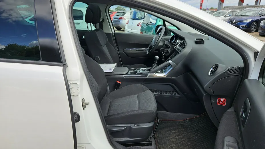 PEUGEOT 3008 -