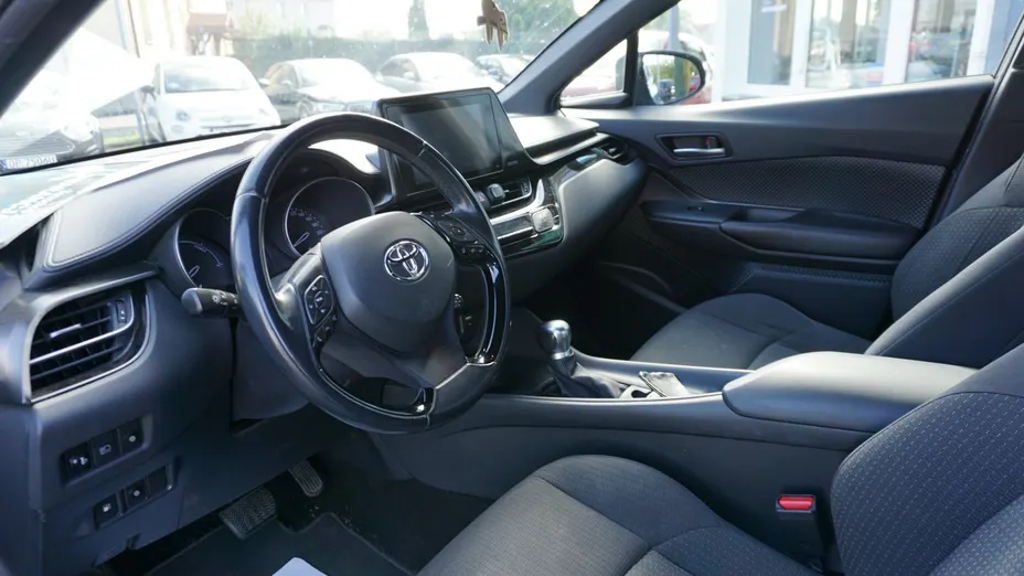 TOYOTA C-HR -