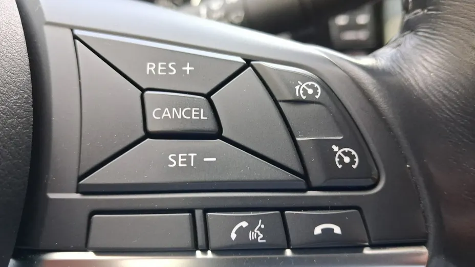 NISSAN X-Trail -