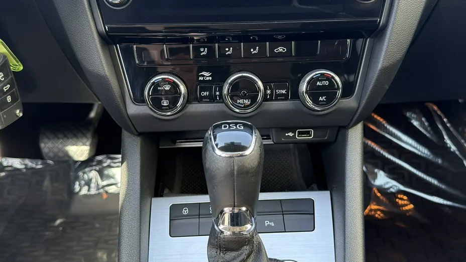 SKODA Octavia -