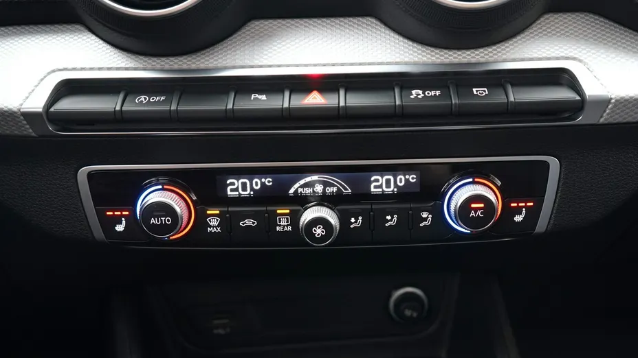 AUDI Q2 -