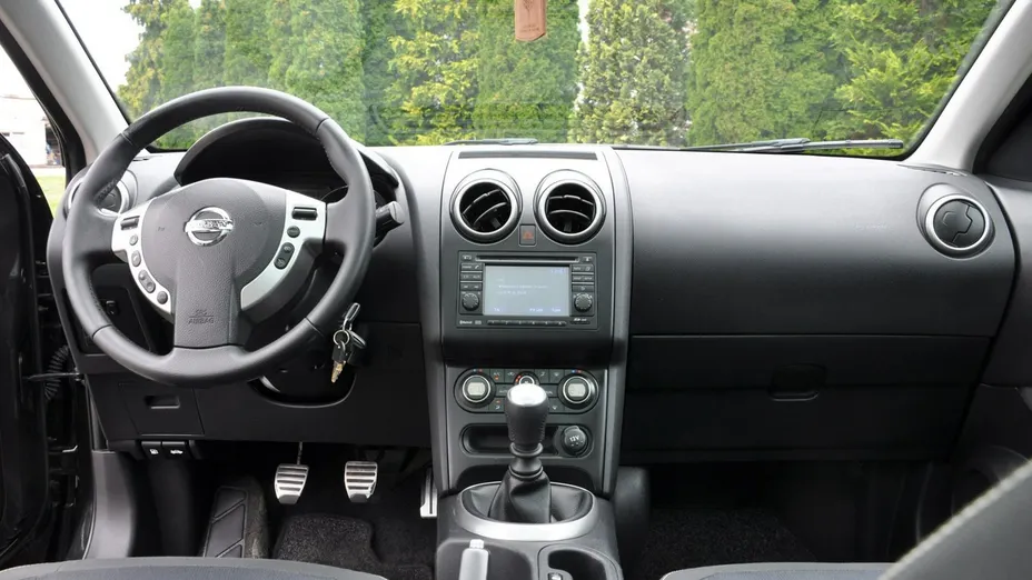 NISSAN Qashqai -