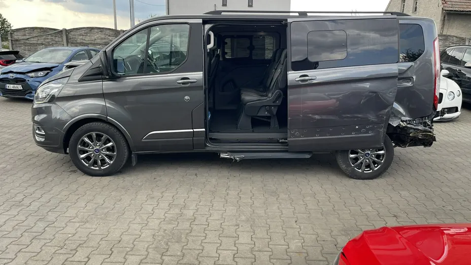 FORD Tourneo Custom -
