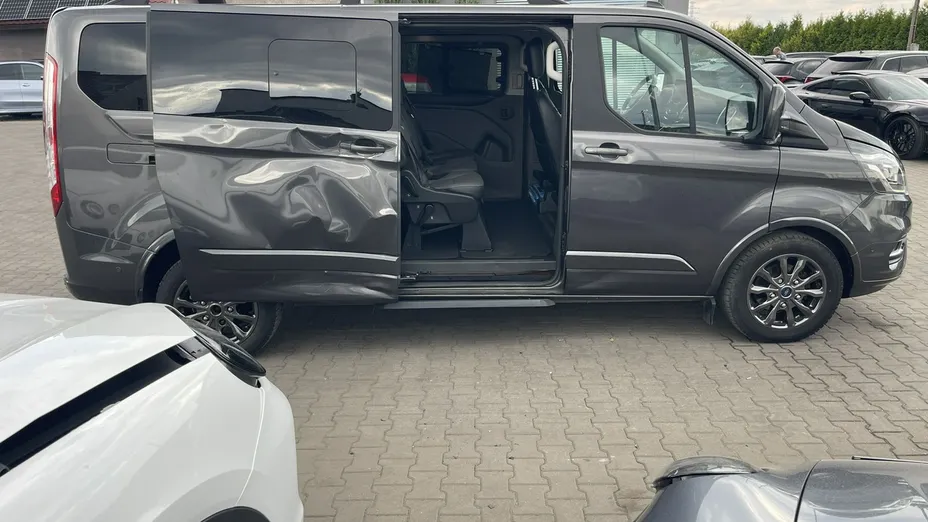 FORD Tourneo Custom -